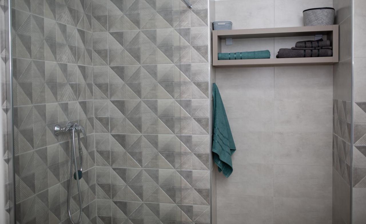 'Just Like Home' Apartment - With Private Parking Place Galati  Exterior photo